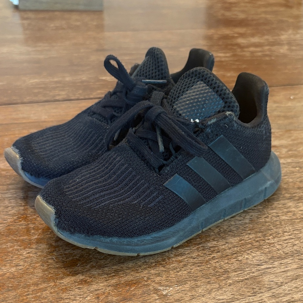 Kids Adidas Black Swift Run Shoes!